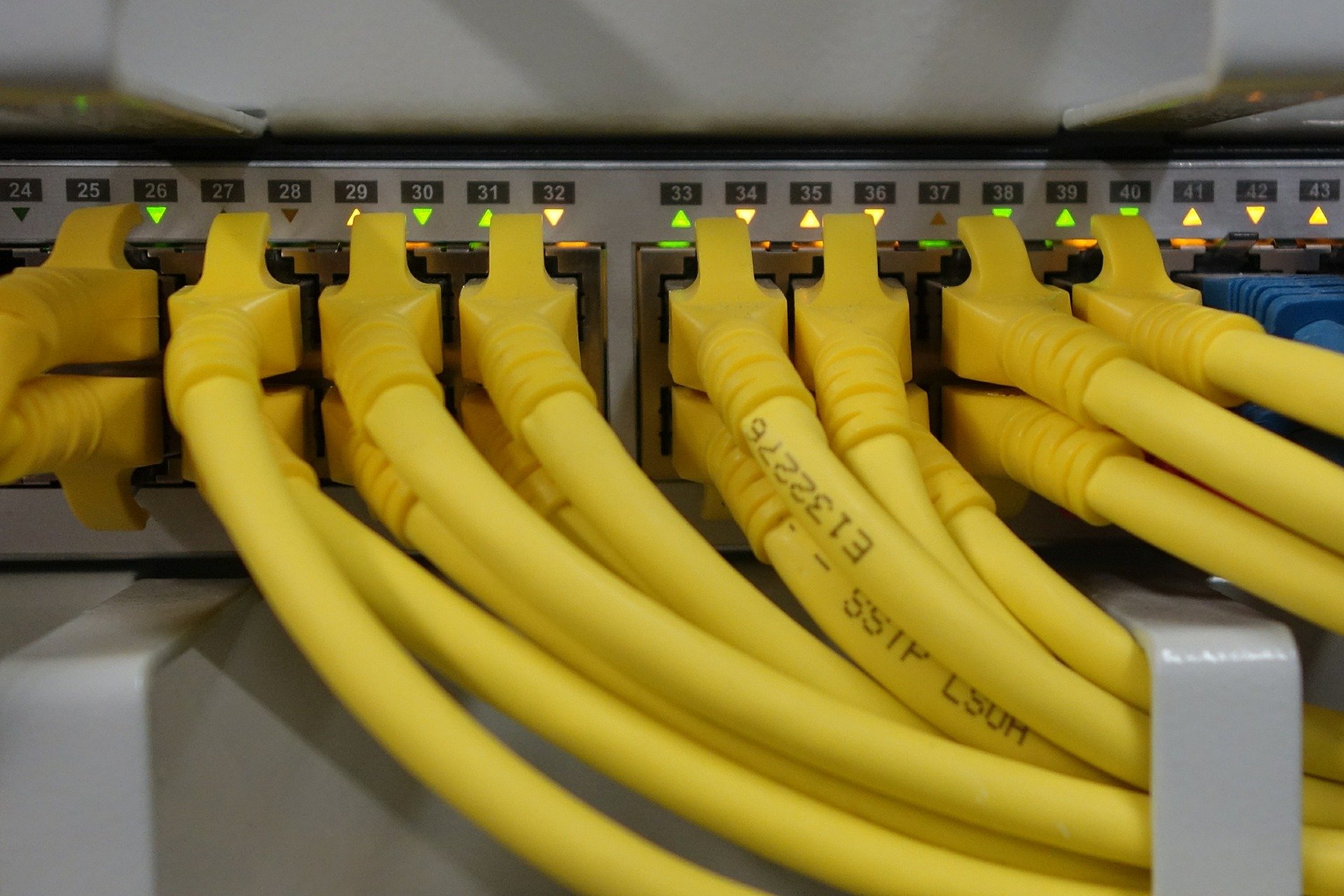 Cable de red Ethernet: categorías, protecciones y cómo saber cuál